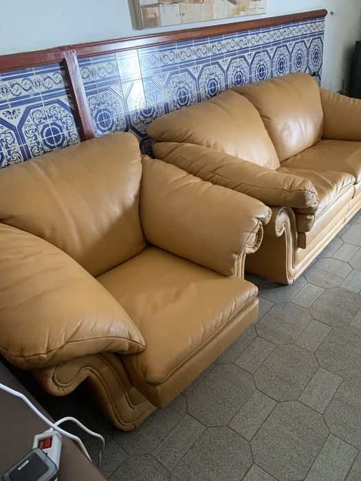 Terno de sofas em pele verdadeira