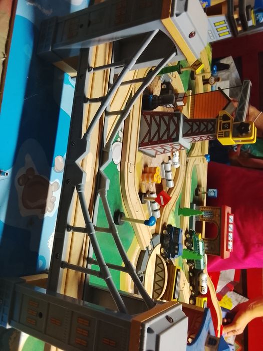 Pista de comboios - brinquedo de madeira