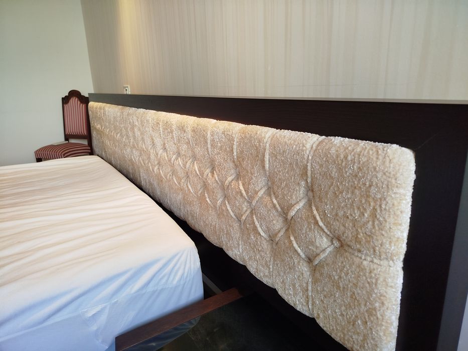 Cama de casal de madeira escura excelente estado