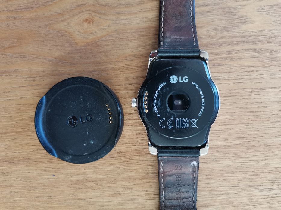 LG Smartwatch with Faulty Battery Due to Replacement64584337489795121