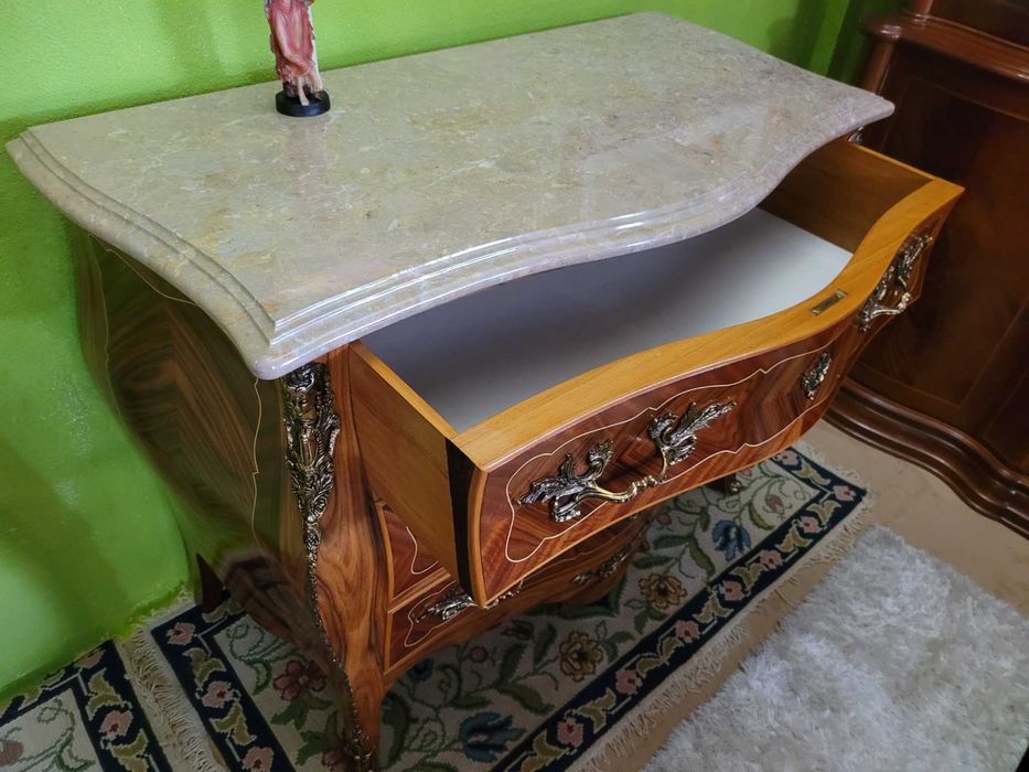 Lindíssima cómoda estilo Luís XV - óptimo estado