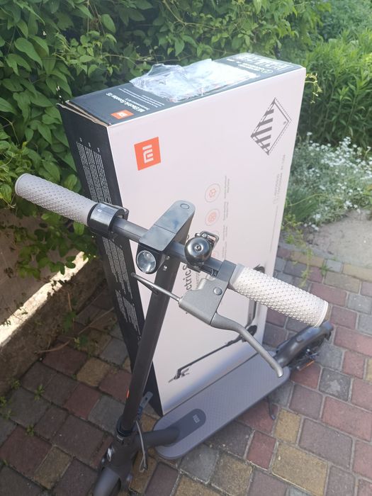 Продам електро самокат MI Electric Scooter 1S