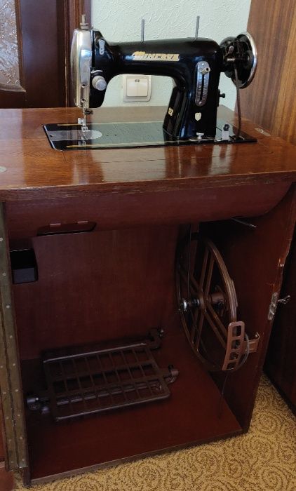 Швейная машинка Minerva 122
