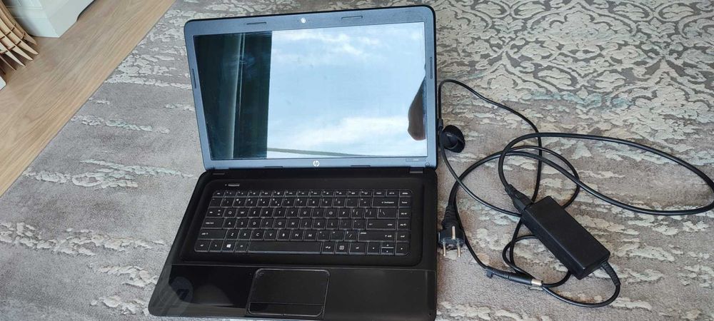 Laptop HP 2000 Windows 10, SSD 256, 8 GB RAM, DVD±RW
