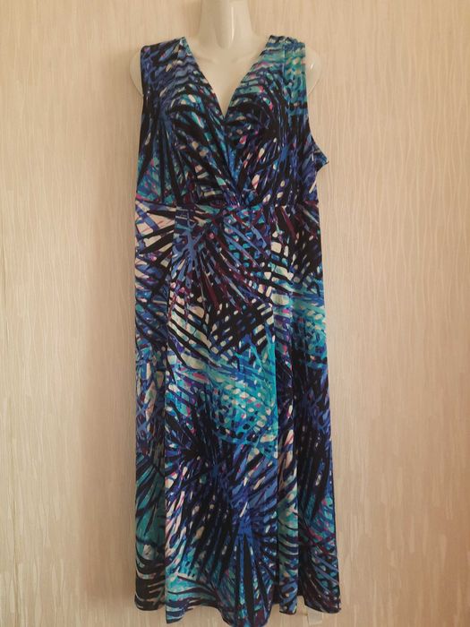 Платье новое очень большого размера 62-64