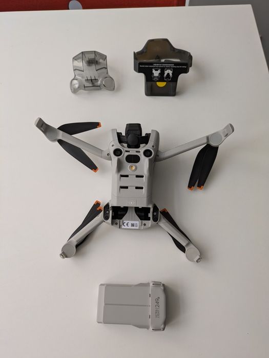 Drone DJI mini 4 Pro - Fly more combo