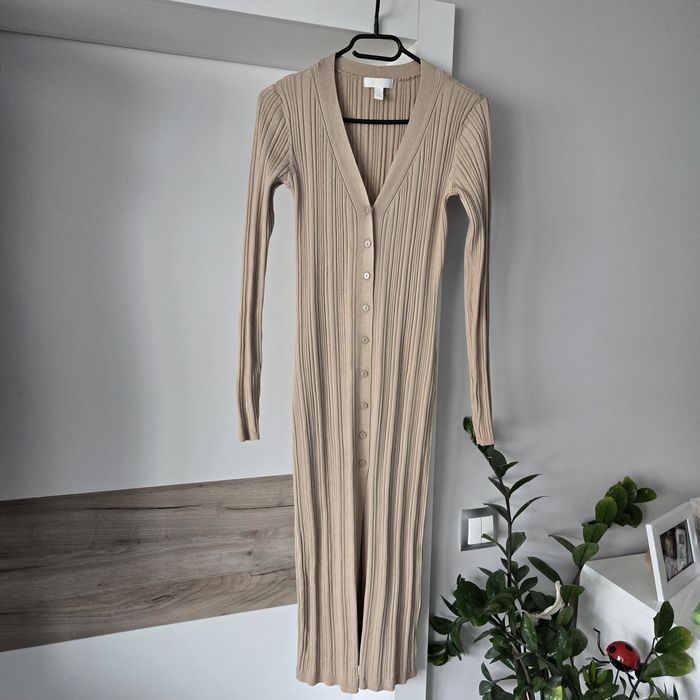 Swetrowa kremowa sukienka H&M S