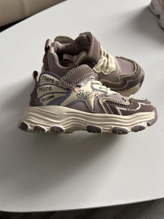 Дитяче взуття для дівчинки