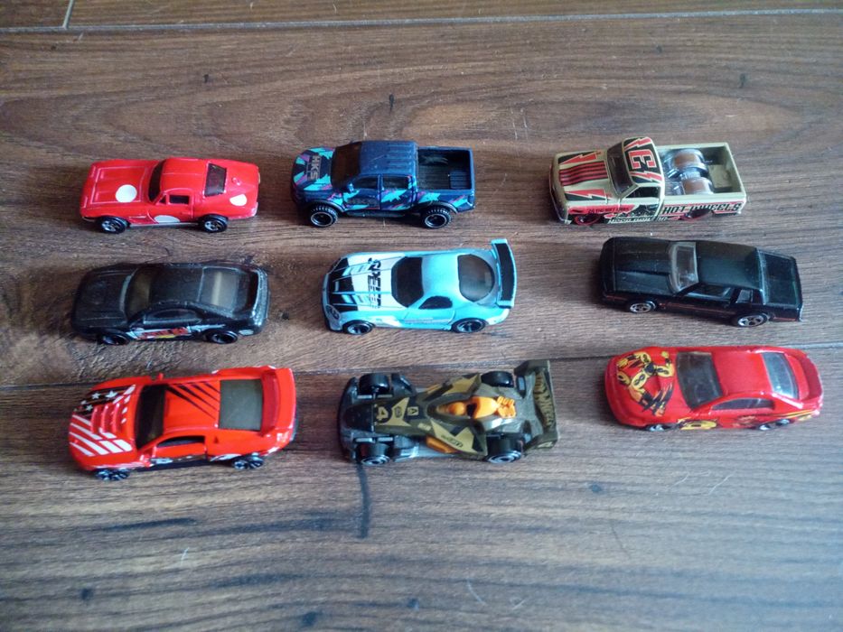 Zestaw hot wheels. 43 autka plus laweta.