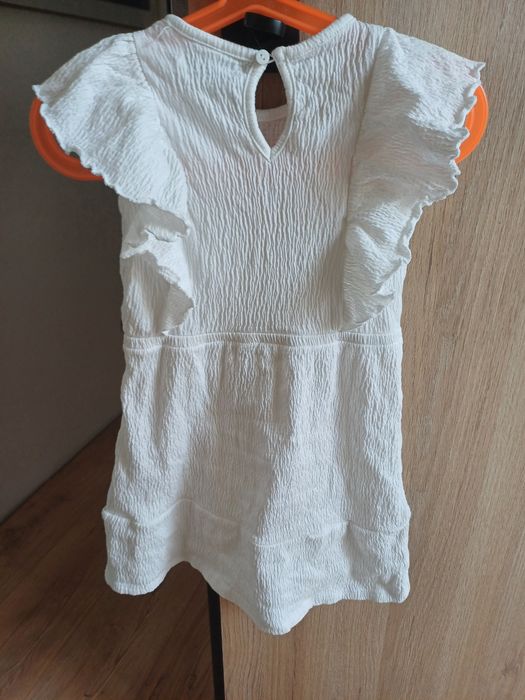 Biała sukienka Reserved 104 cm elegancka