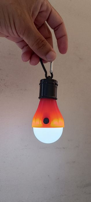 Lâmpada de acampamento alimentada a pilha