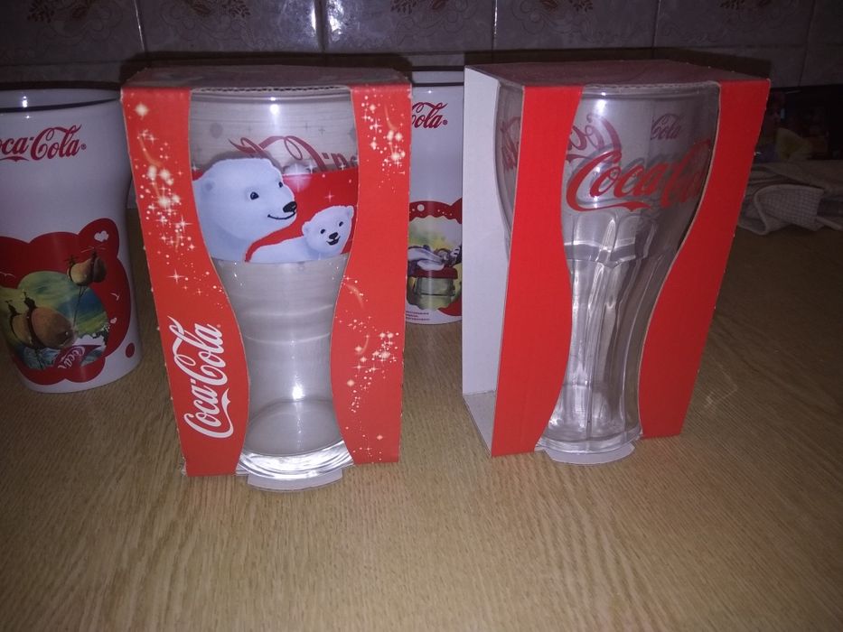 Стаканы с символикой кока кола
