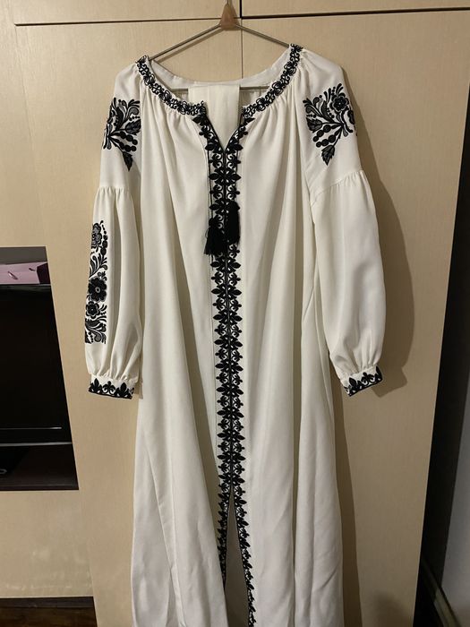 Вишита сукня великого розміру