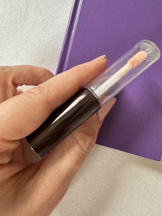 Becca Opal mini rozswietacz w blyszczyku