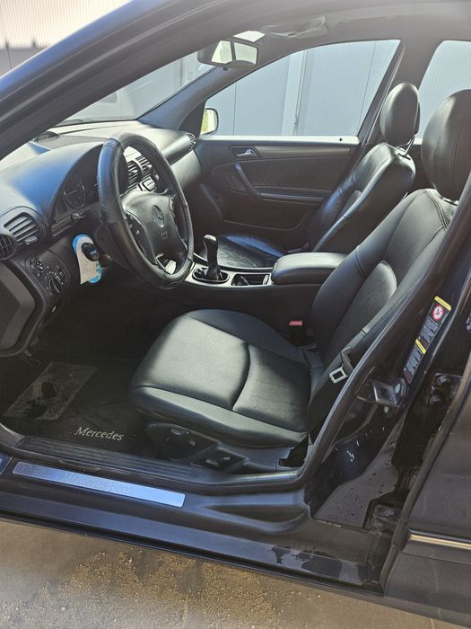 Mercedes-Benz C220 CDI Avantgarde • Android Auto • Pele • Nacional
