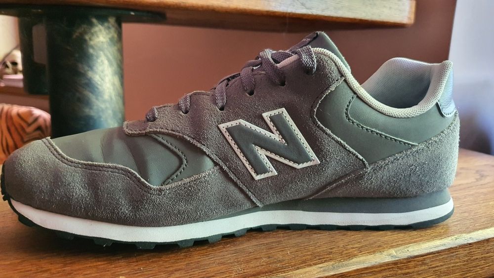 New Balance 44 - 28 cm.