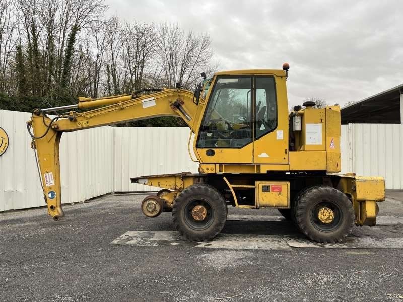 Escavadeira Rodoferroviária CASE 788-PRR