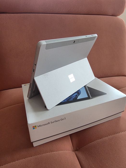 Tablet laptop 2w1 Microsoft Surface Go 3 64GB 4GB RAM, rysik