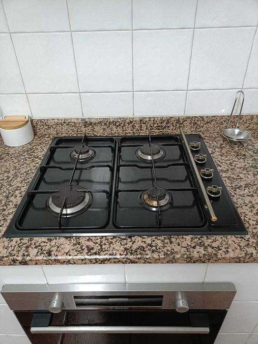 Placa de Fogão a Gás (4 Bicos) – Usada | Excelente Estado – Estilo Rústico