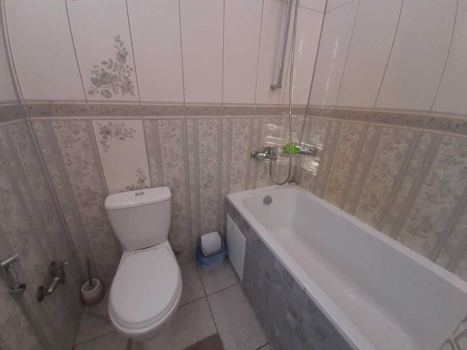 с.Бондарня. Дом 230 кв. Расположен 70 км. от Киева. Генератор.