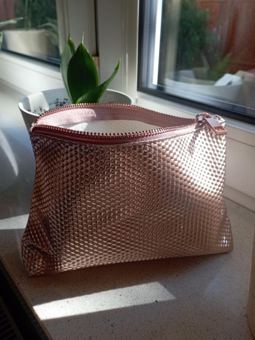 2 kosmetyczki błyszczące