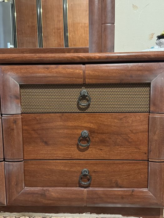 Комод с зеркалом