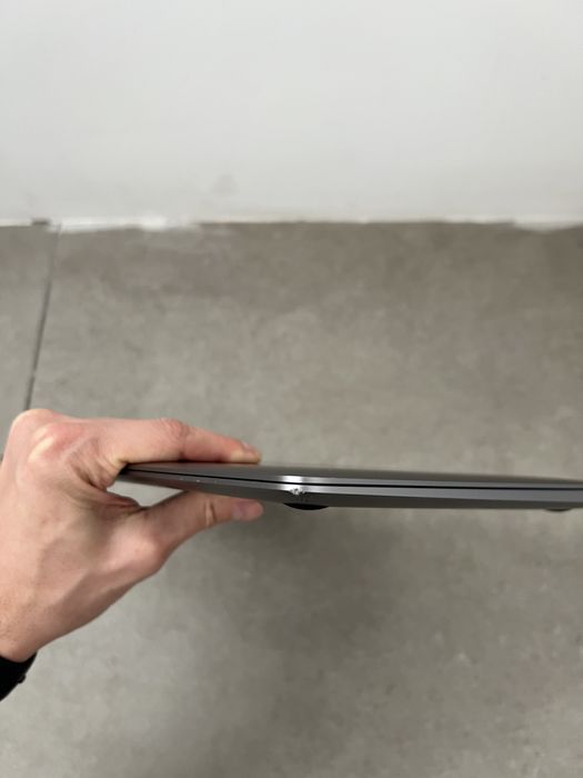 490$ MacBook Air 13" 2020 MGN63 M1 / 8 GB / 256gb SSD