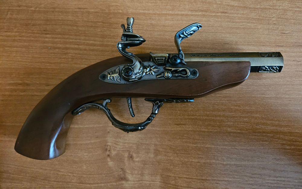 Zapalniczka pistolet Jaszczur