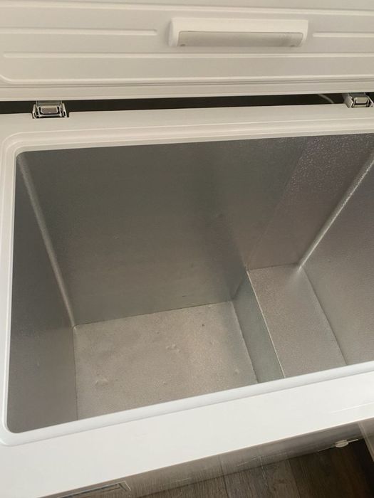 Продам морозильну камеру Elenberg CFR-201 198 л