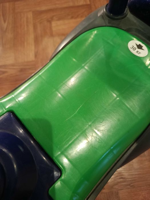 Продам машинку толокар