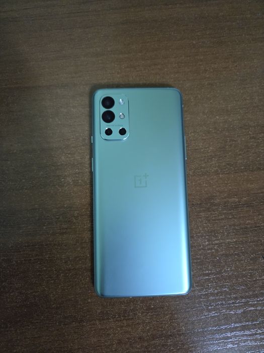 Продам OnePlus 9R 5G 12/256