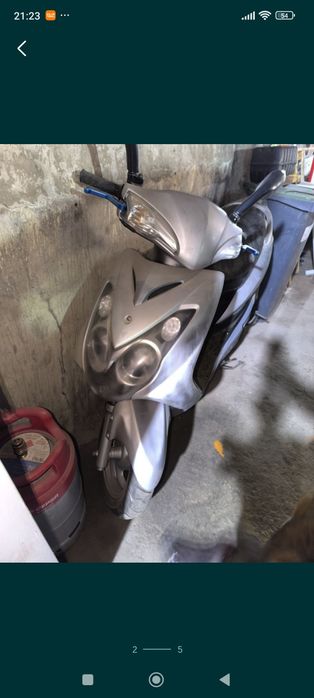 Vendo uma mota sym 125