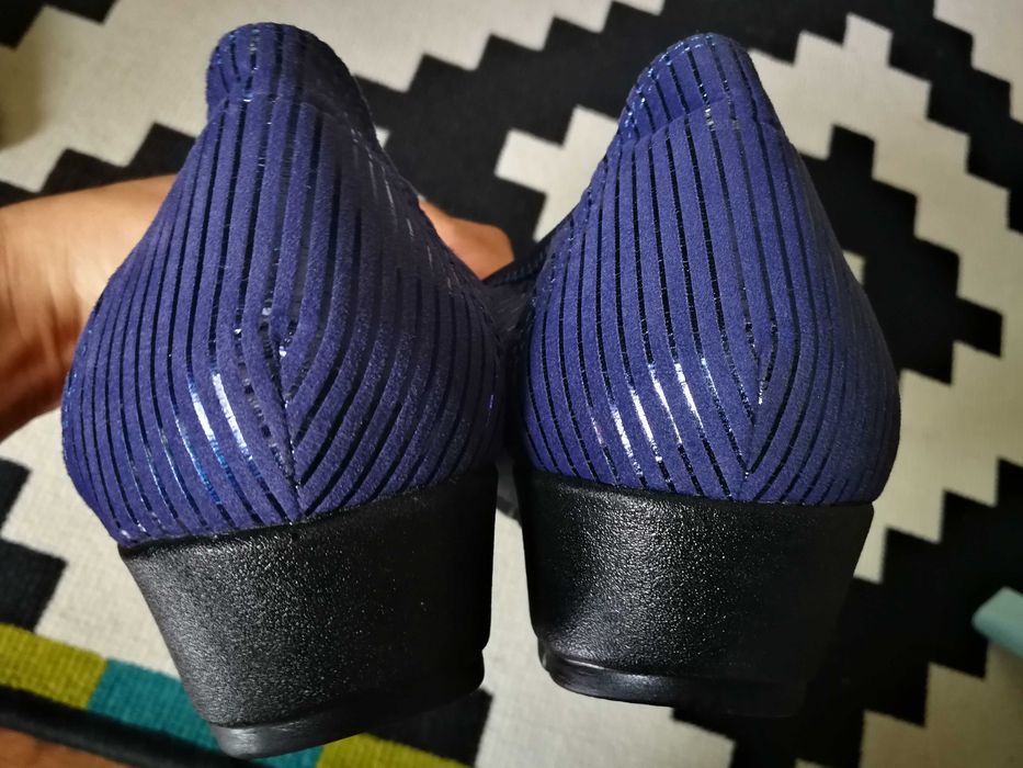 Nowe baleriny Flippo, granatowe z połyskiem, r. 38