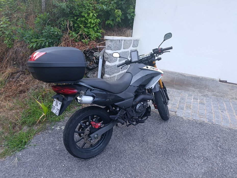 Kewway tx 125 sm + top case