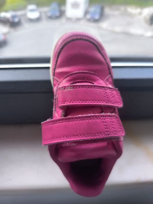 Tênis para menina Adidas tamanho 26