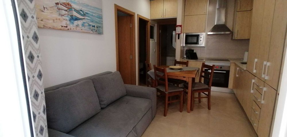 Casa de férias T2 no centro de Sesimbra a 90 metros da praia.