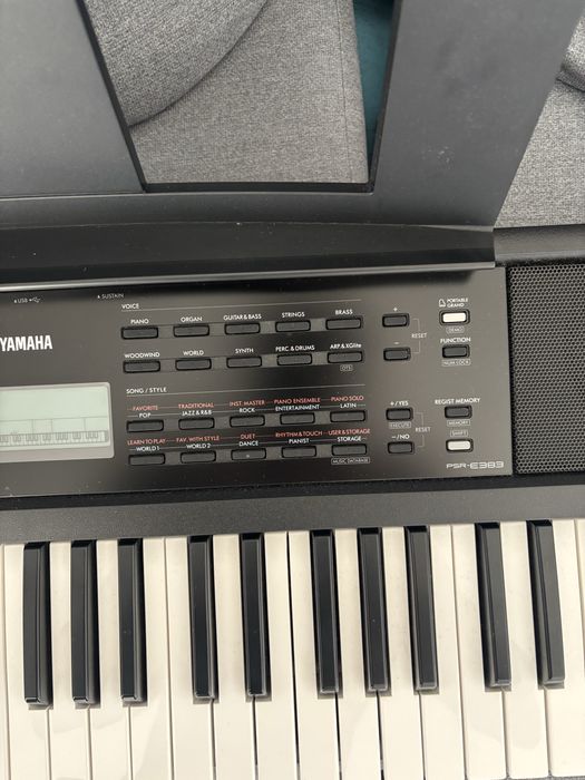 Teclado Yamaha PSR-E383