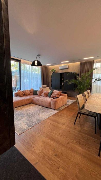 Продажа одноэтажного дома с бассейном и ремонтом в Сосновом Береге.