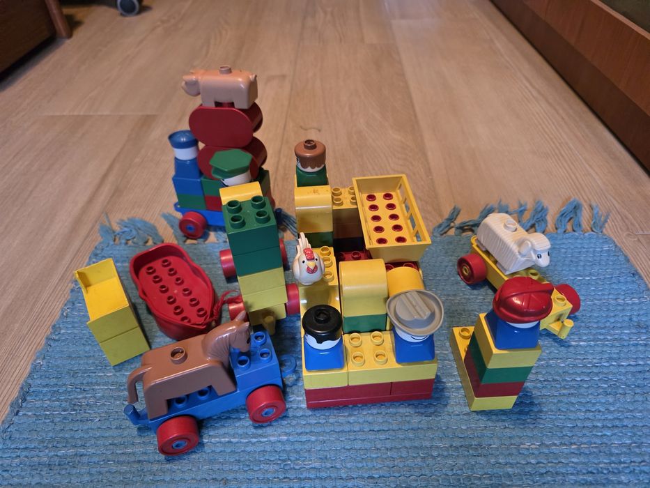 Conjunto de Legos grandes para crianças.