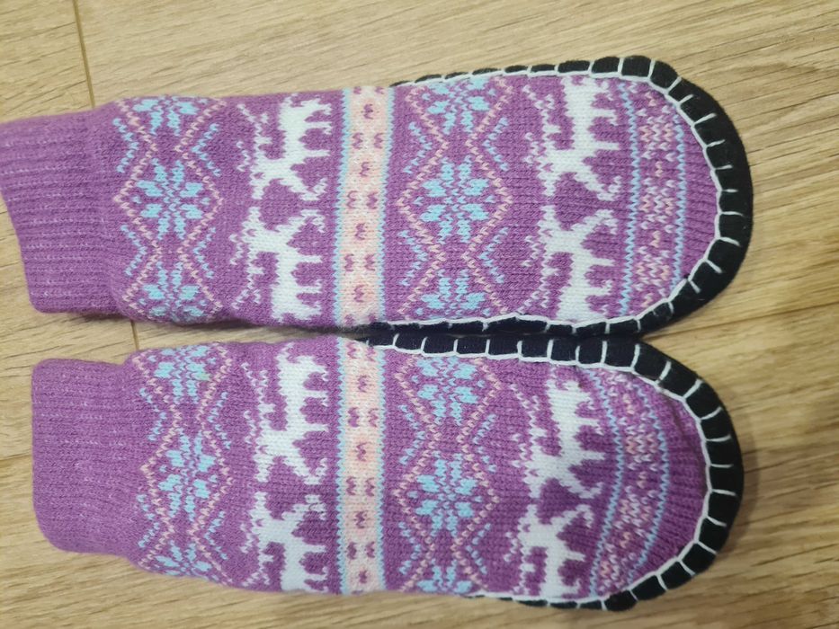 Теплі шкарпетки, капці для дому