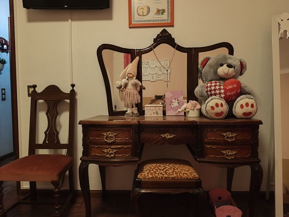 Armários e mesas de cabeceira para quarto
