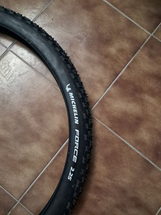 Pneu btt novo + material