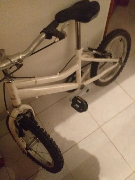 Bicicleta branca até 9 anos