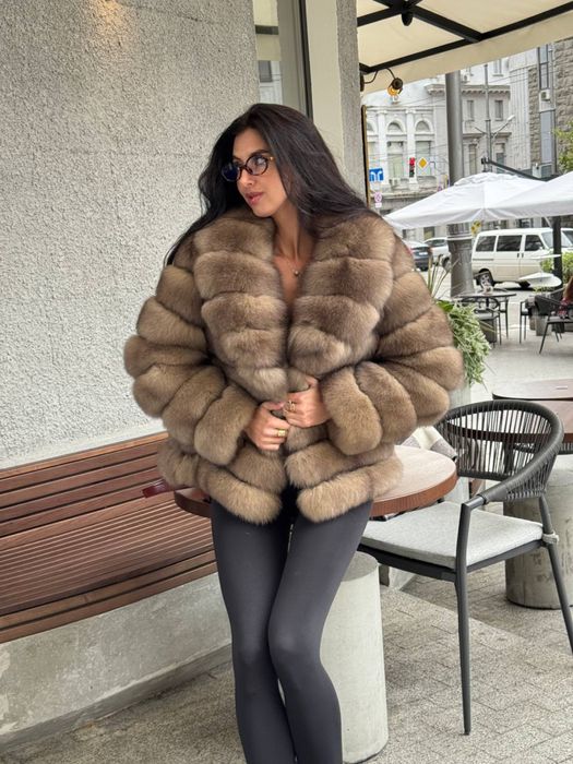 Нові шуби з натурального хутра песця . Песцові шуби