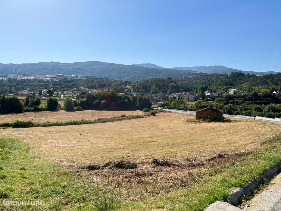 Terreno Rústico com casa por recuperar na Serra da Estrela. — Santiago, Guarda
