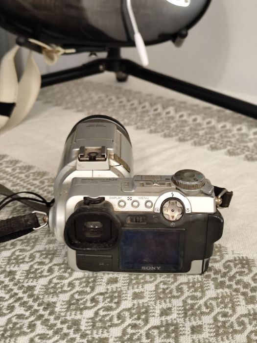 Sony Cyber-shot DSC-F717