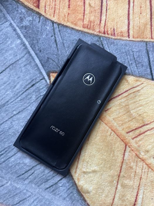 Nowa Motorola razr 60  8/258 gb