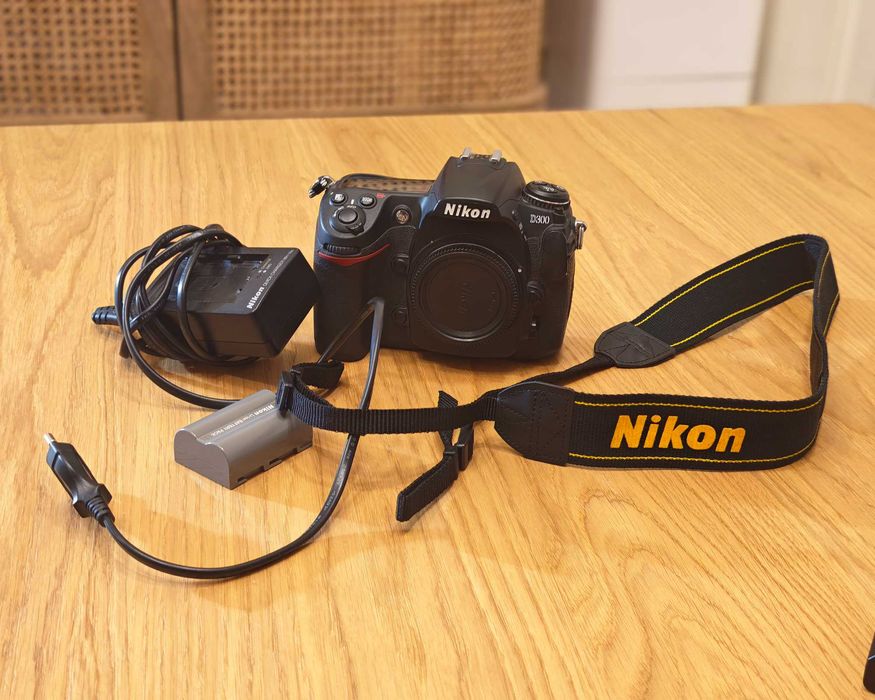 Aparat lustrzanka Nikon D300 bdb stan unikat nie D300s mały przebieg 9k