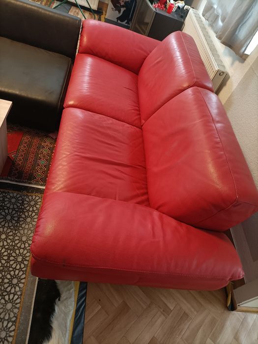 Czerwone kanapy skórzane