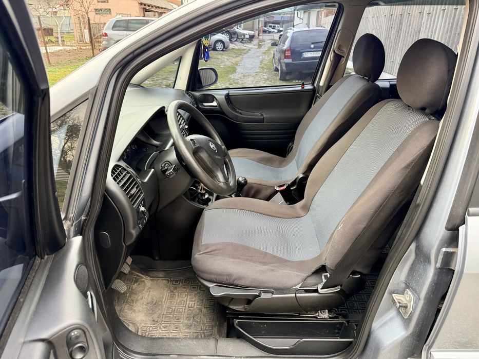 Opel Zafira 2004 рік 1,6 бенз 7 - місна